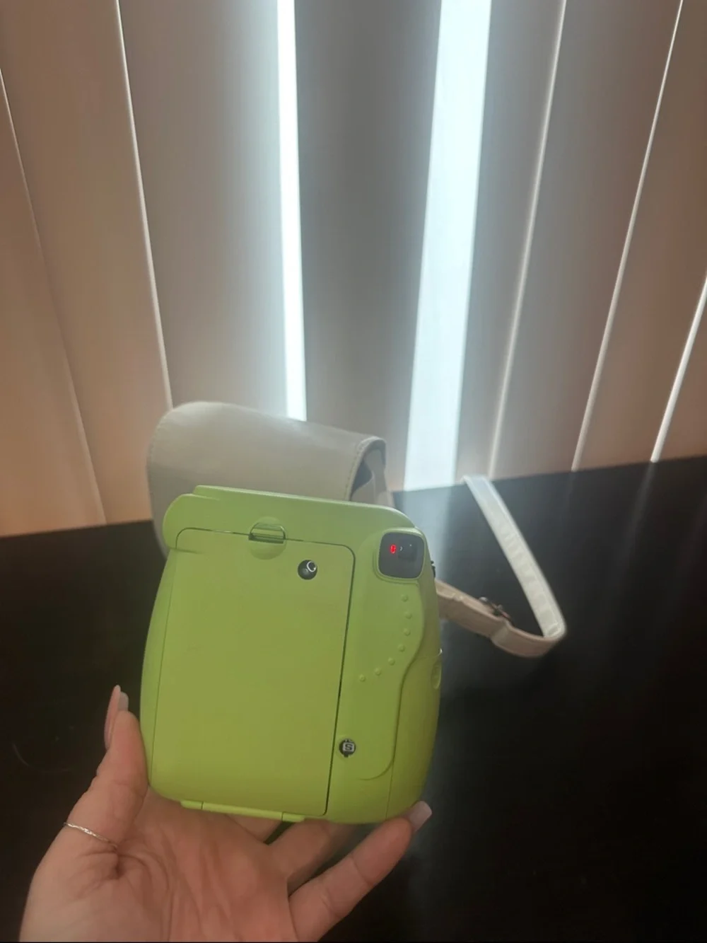 Fujifilm instax mini 9 Instant Camera in Lime Green with Carry Case - Picture 3 of 7